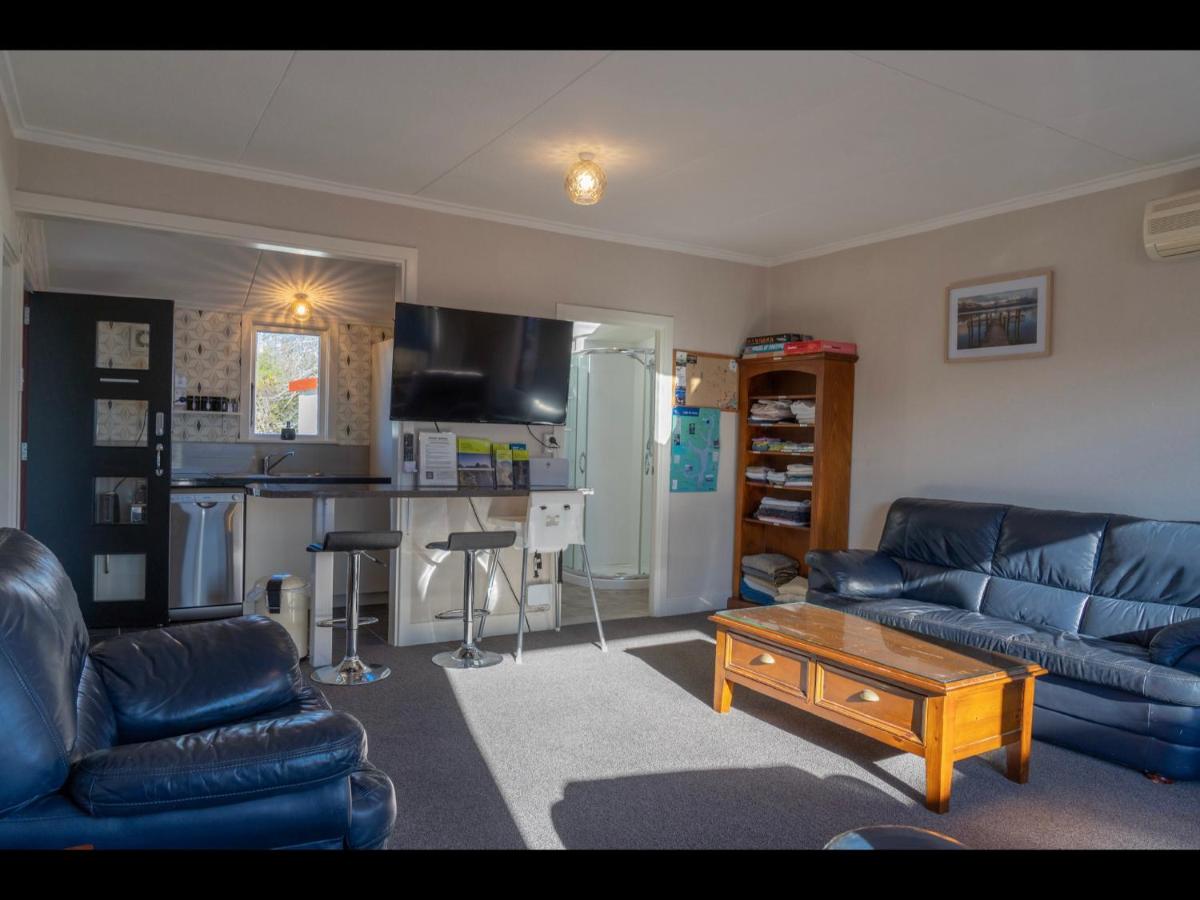 Te Anau Holiday Home - Free WIFi - Free Bikes & Kayaks - Short Walk to Lake & Town - Top Views - Housity