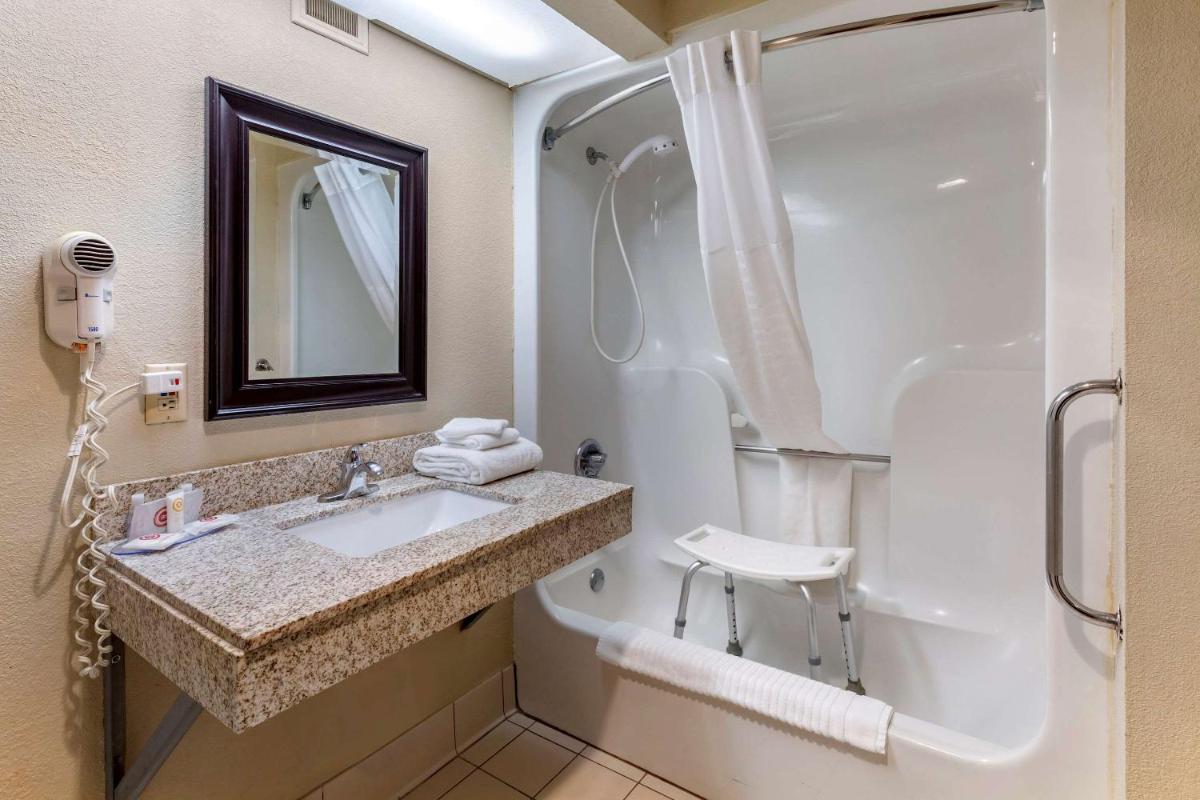 Comfort Inn Alliance - Housity
