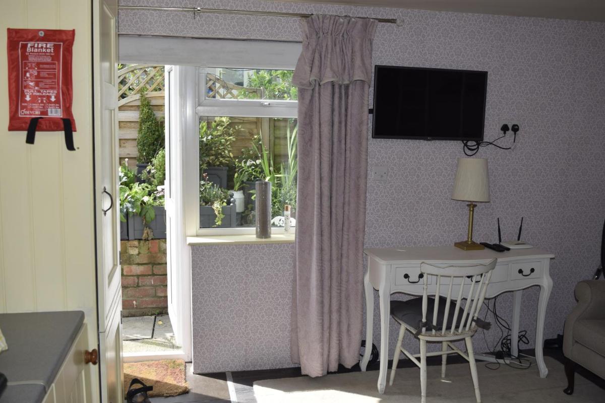 Cosy self-contained studio flat in Bristol - Housity