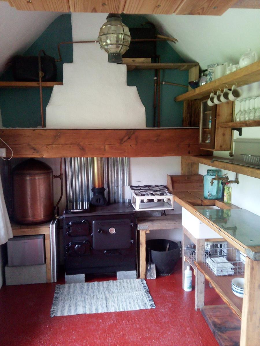 Castaway Cabin - Housity