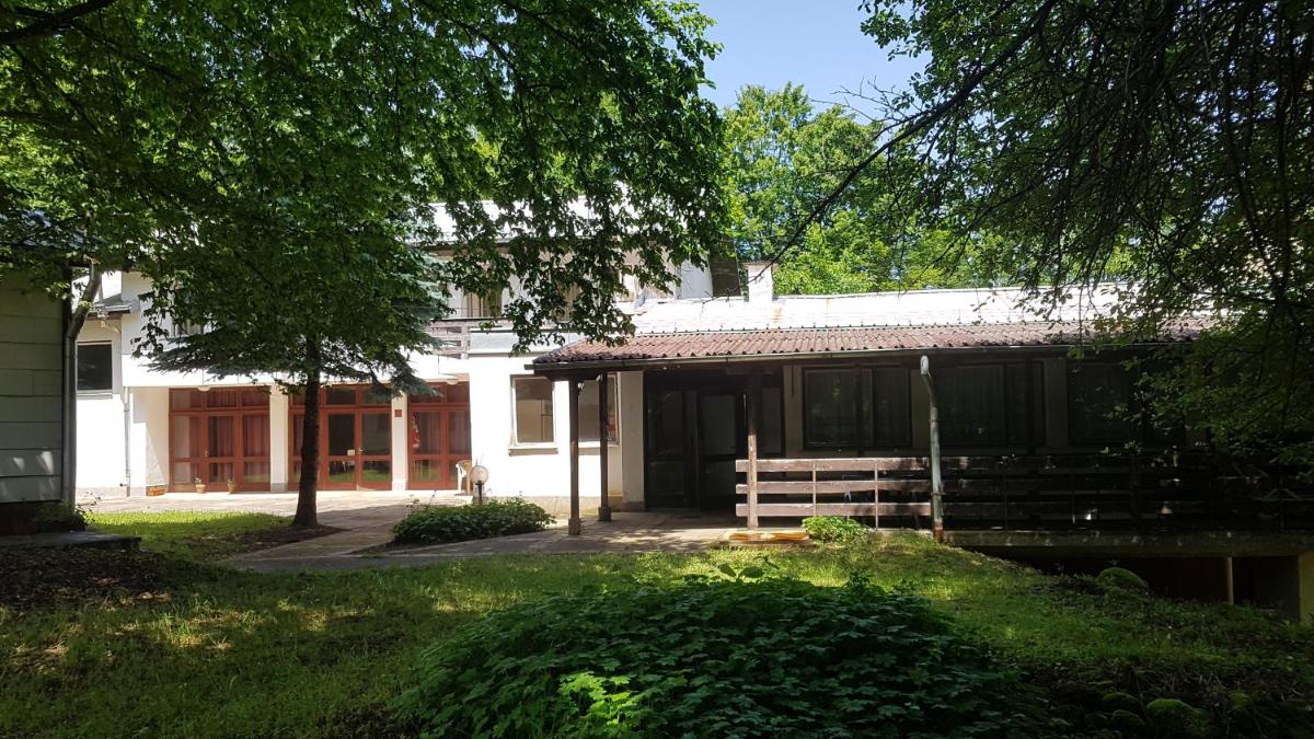 Почивна станция Здравец - Housity
