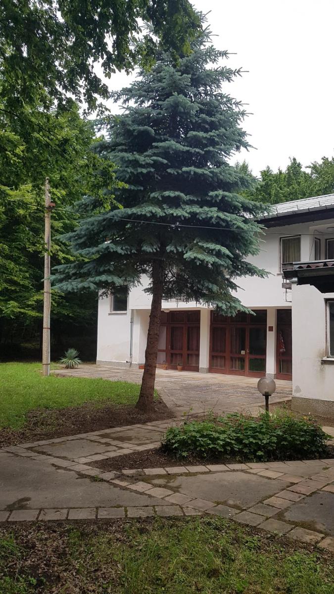 Почивна станция Здравец - Housity