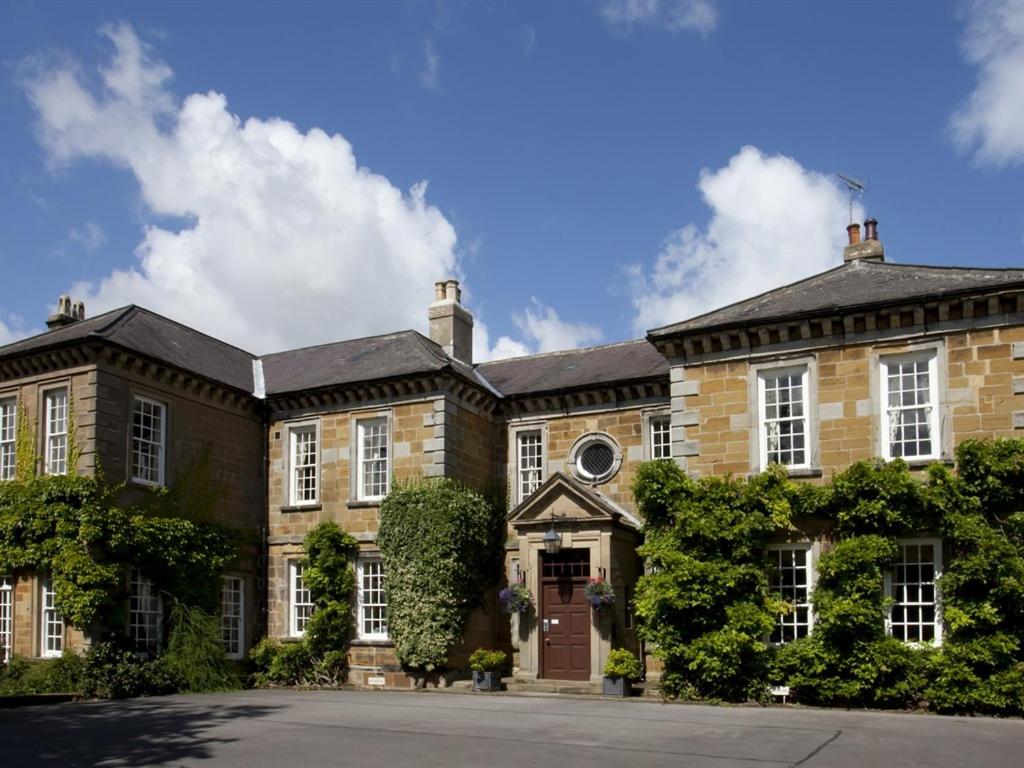 Sutton Hall Resort - Housity