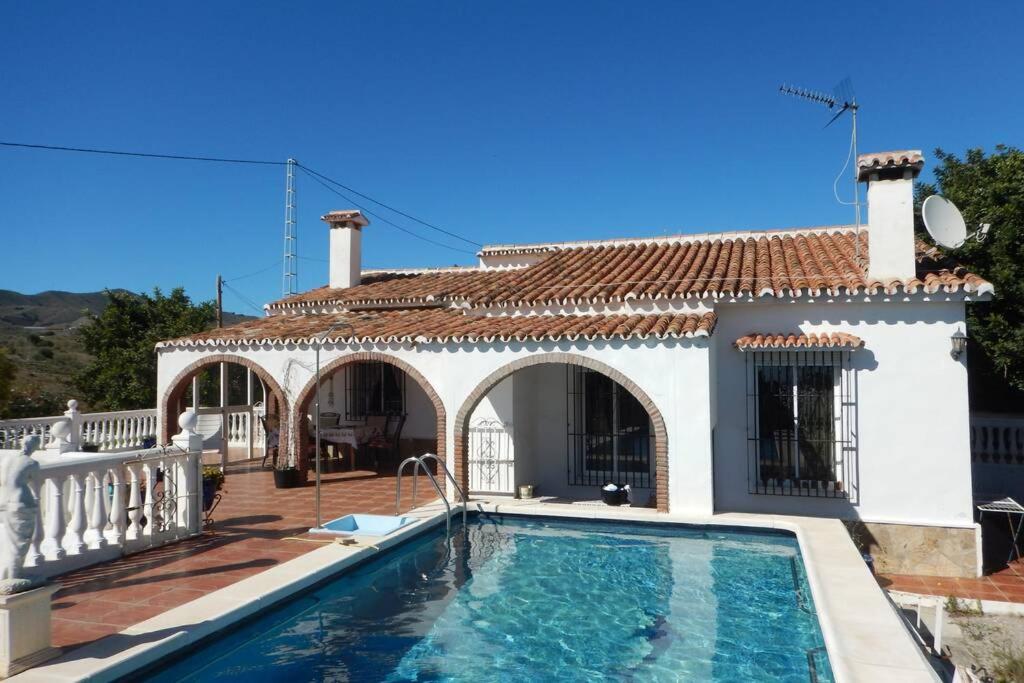 Spacious house with sea view - Housity