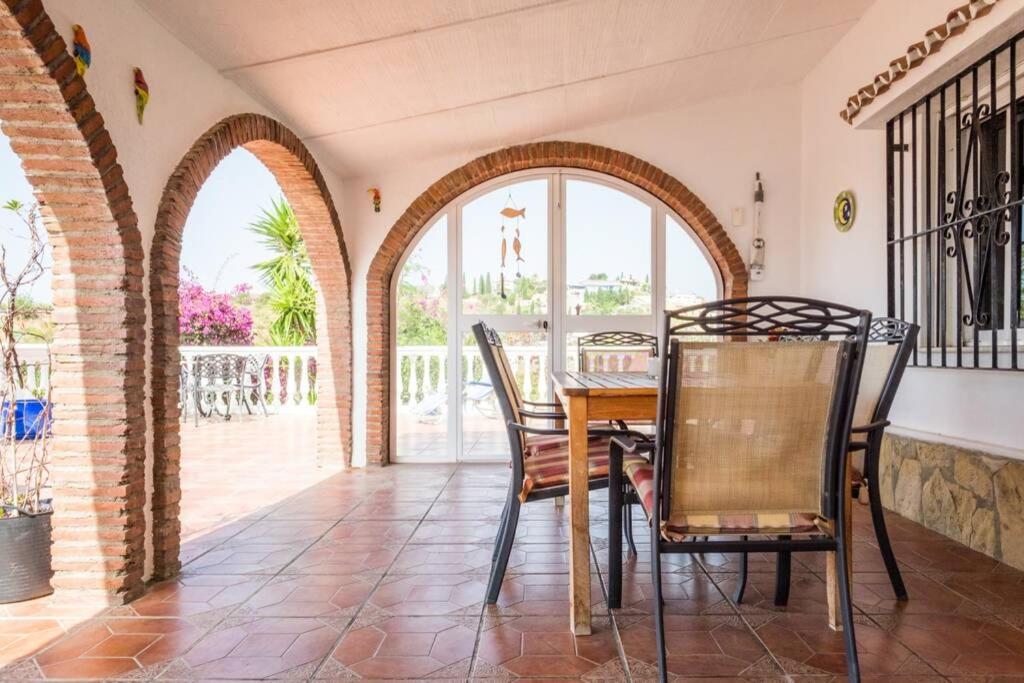 Spacious house with sea view - Housity