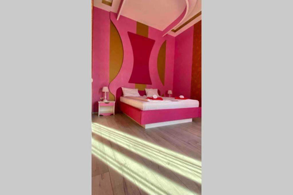 Budoir Royal - Housity