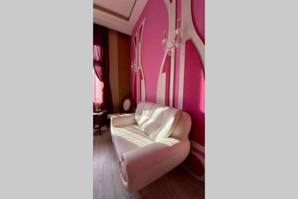 Budoir Royal - Housity