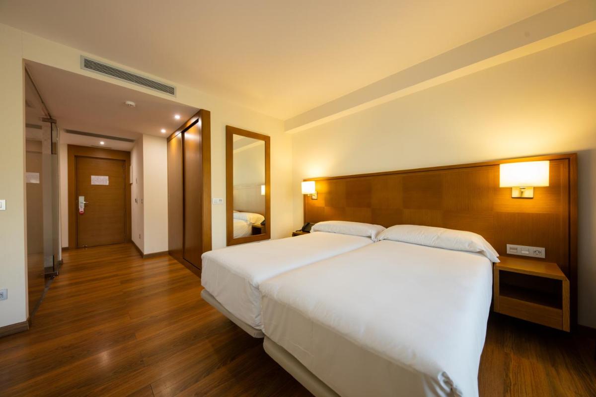 Cama o camas de una habitación en Hotel Thalasso Cantabrico Las Sirenas 4 Superior