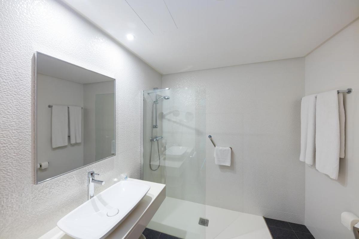 Un baño de Hotel Thalasso Cantabrico Las Sirenas 4 Superior