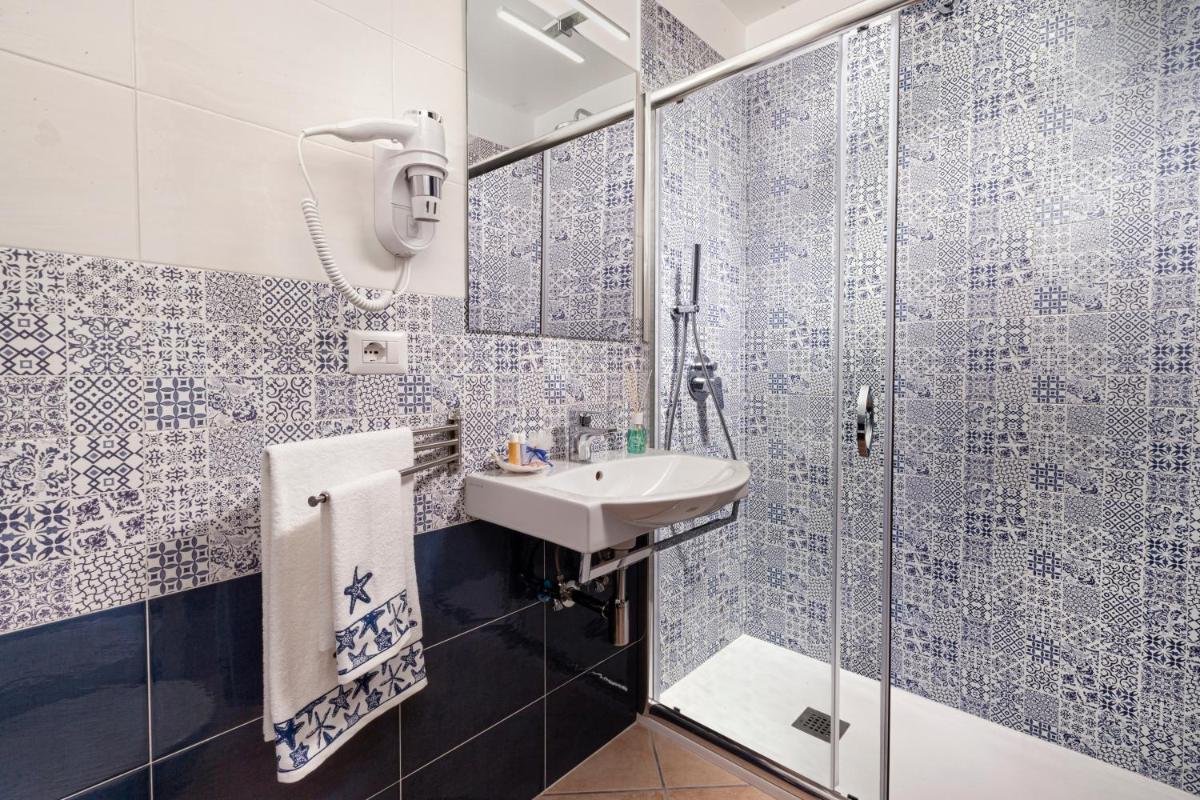 De Rosa Holiday - Housity