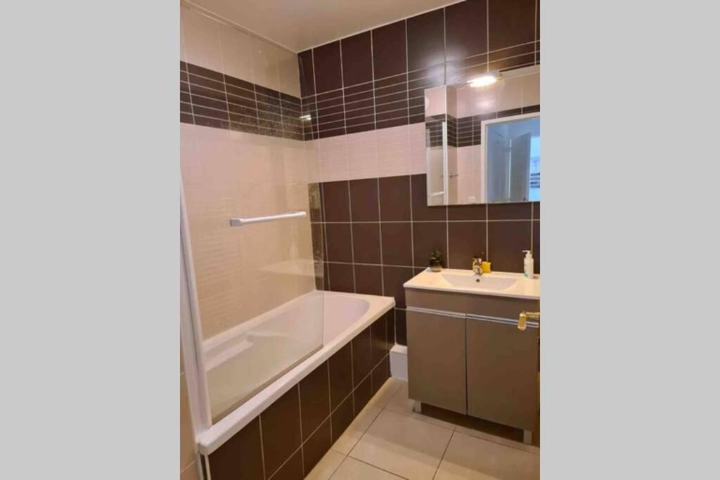Les Mouettes appartement pour 4, résidence de vacances avec piscine - Housity