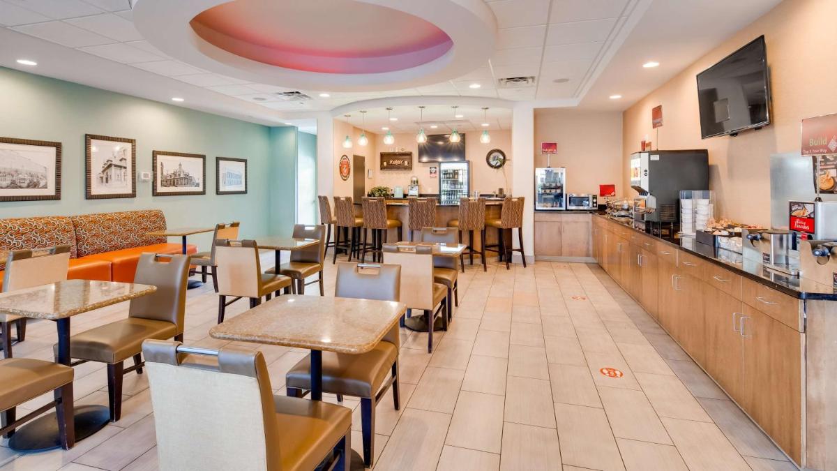 Best Western Plus Atrium Inn & Suites - Housity
