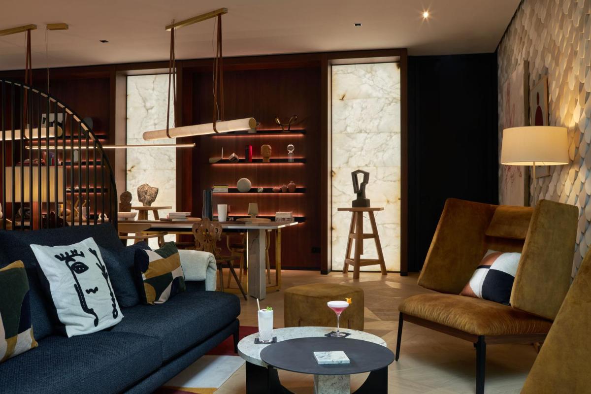 Coin salon dans l'établissement L'Esquisse Hotel & Spa Colmar - MGallery Collection