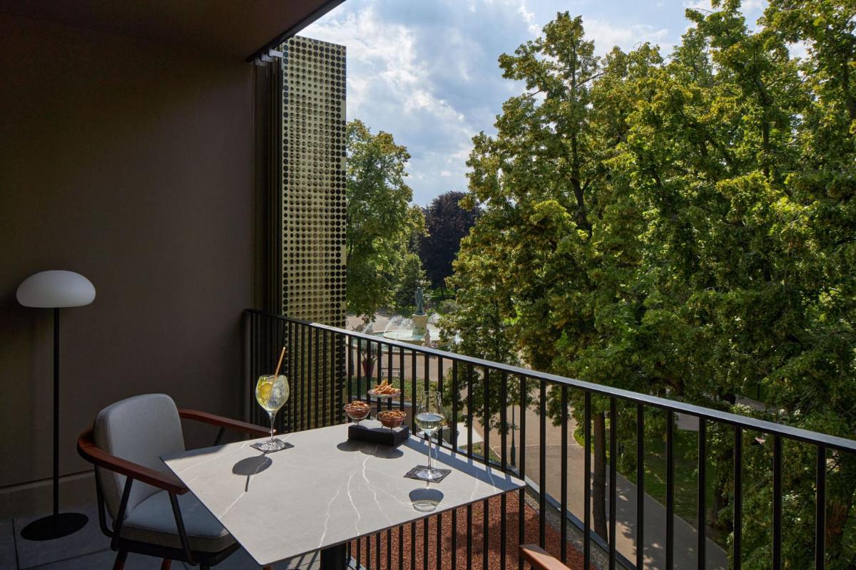 Balcon ou terrasse dans l'établissement L'Esquisse Hotel & Spa Colmar - MGallery Collection
