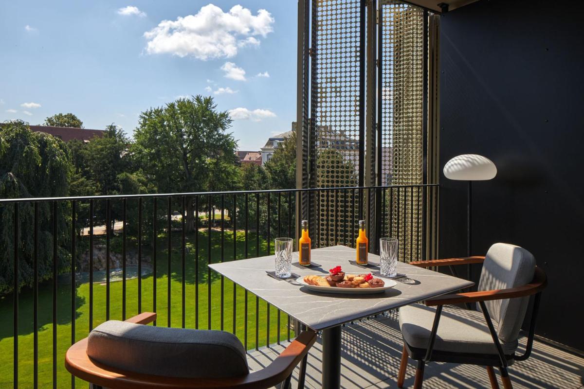 Balcon ou terrasse dans l'établissement L'Esquisse Hotel & Spa Colmar - MGallery Collection