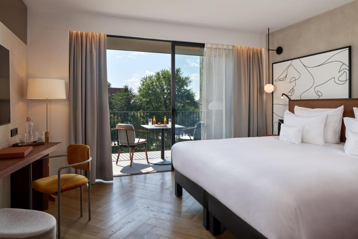 Un ou plusieurs lits dans un hébergement de l'établissement L'Esquisse Hotel & Spa Colmar - MGallery Collection