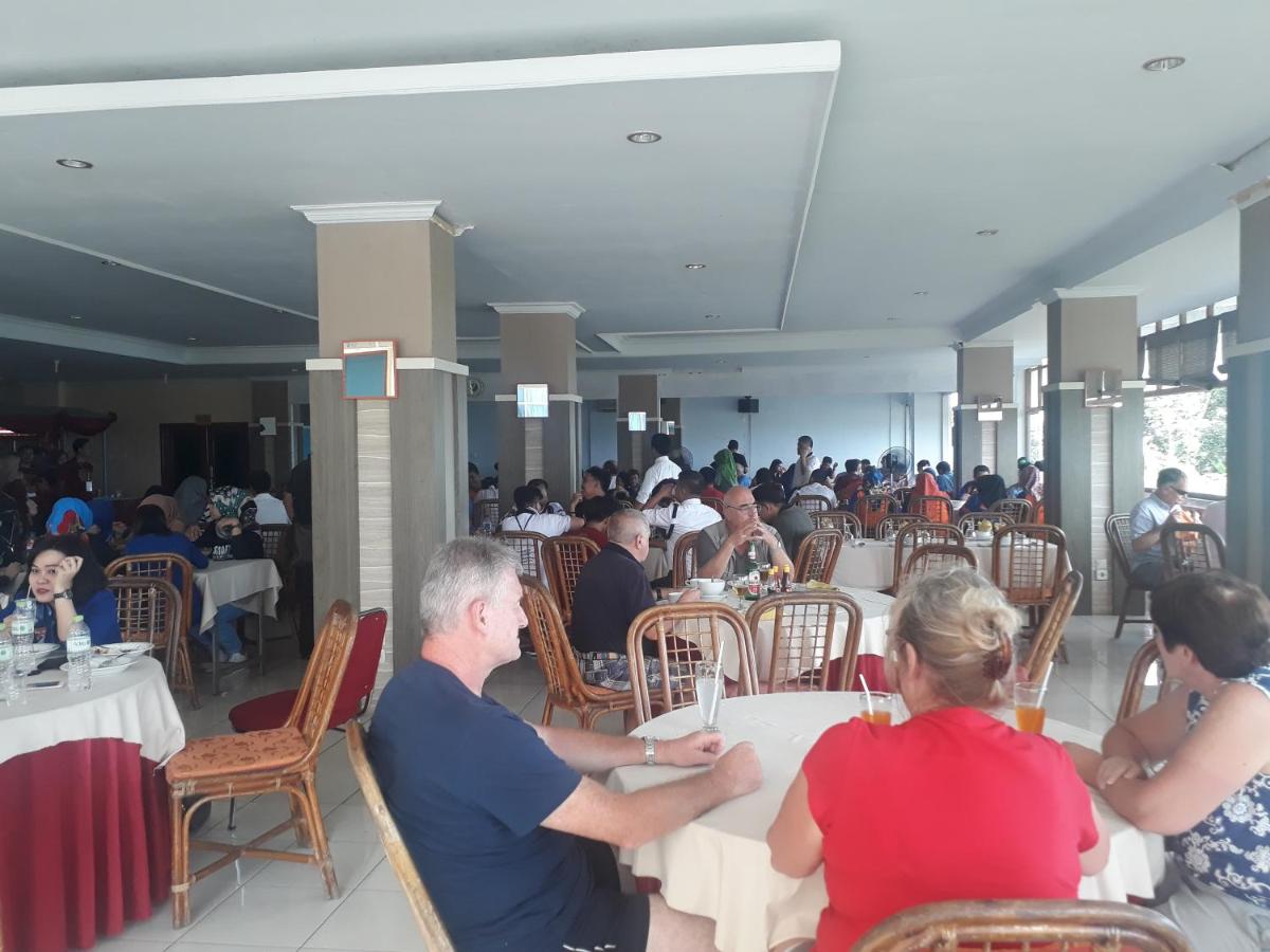 Bukit Kenari Hotel & Restaurant - Housity