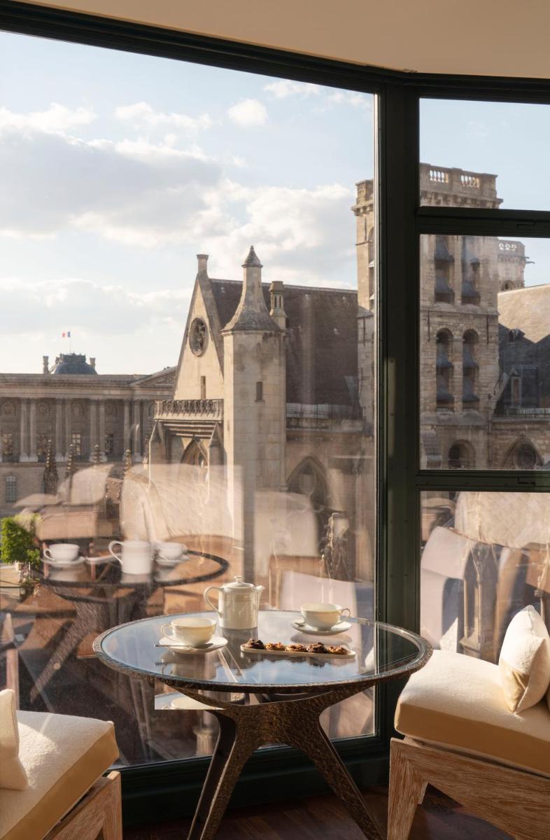 Coin salon dans l'établissement Cheval Blanc Paris & Dior Spa Cheval Blanc Paris
