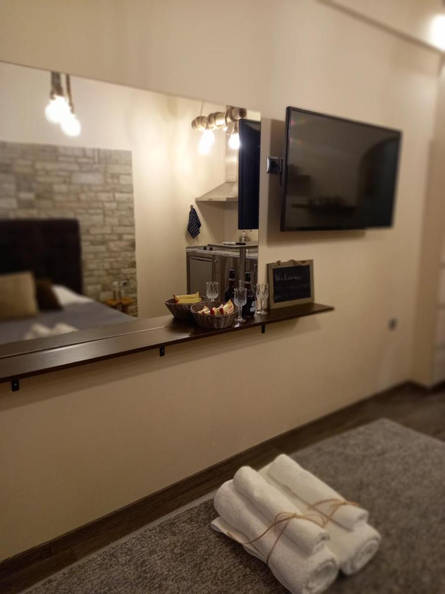 Lux Studio 1 - Housity