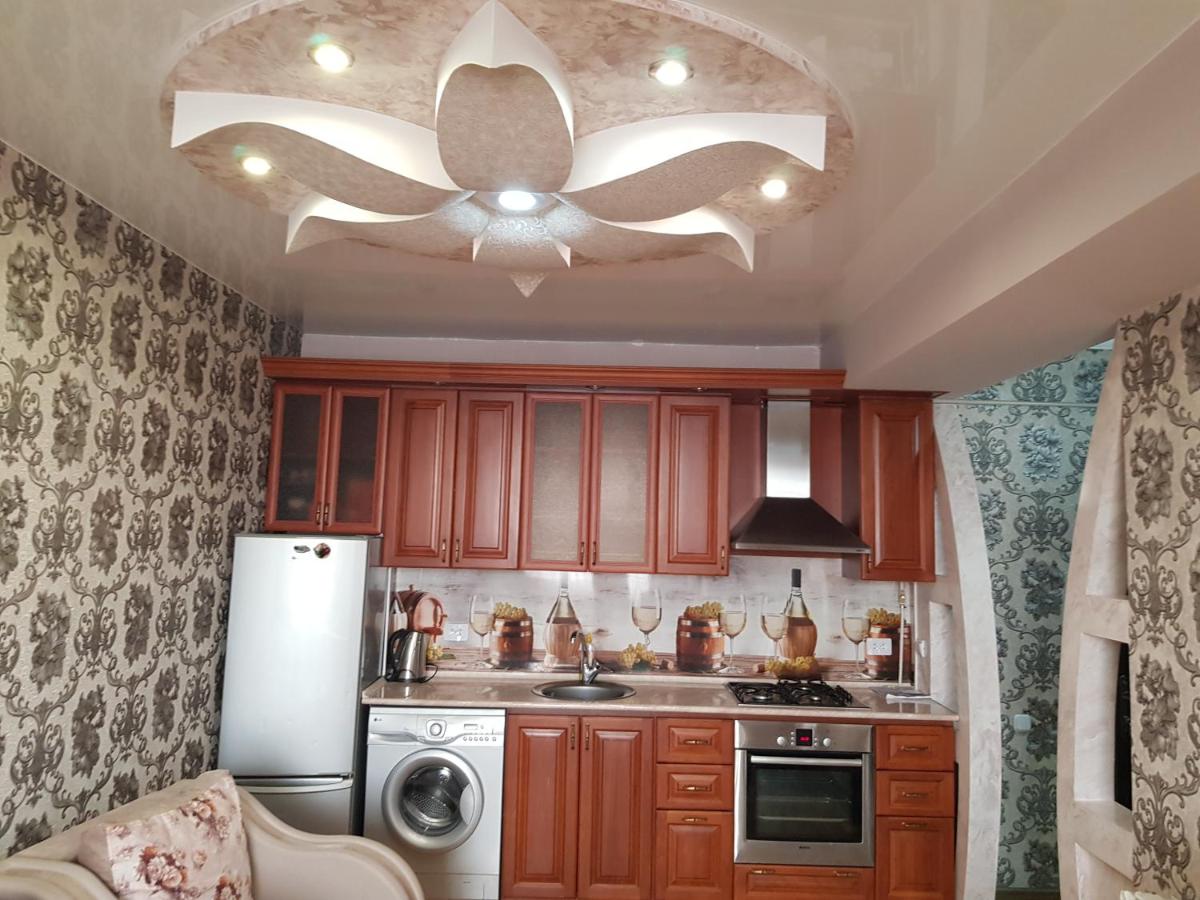 Luxury Apartment-1 in the Center of Yerevan, Safaryans Family - Housity
