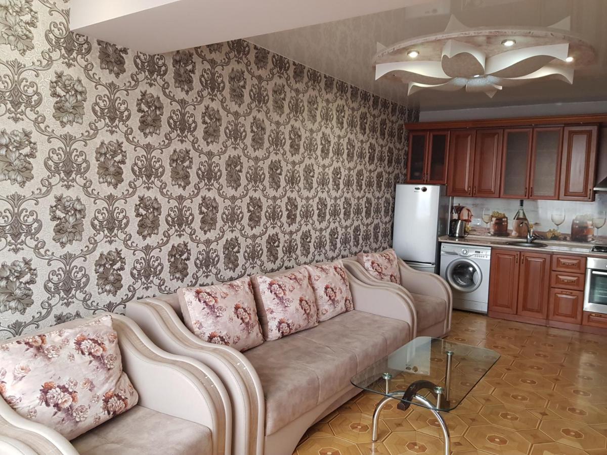 Luxury Apartment-1 in the Center of Yerevan, Safaryans Family - Housity