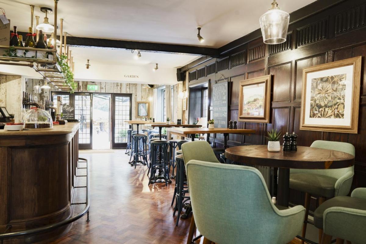 Bel and The Dragon at Red Lion Wendover - Housity