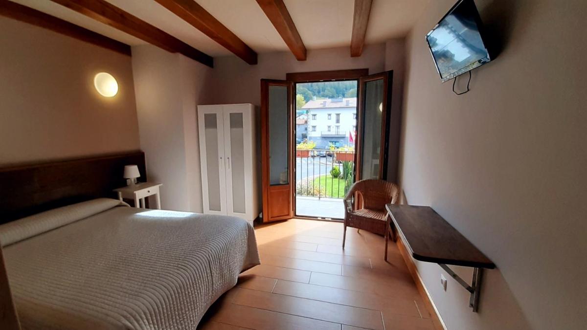Hostal-Cicloturismo Lopenea - Housity