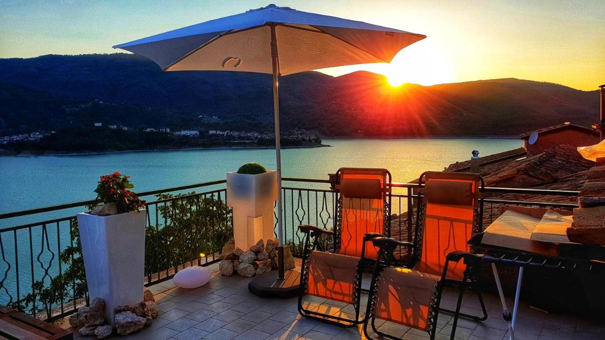 La terrazza sul lago Turano - Housity