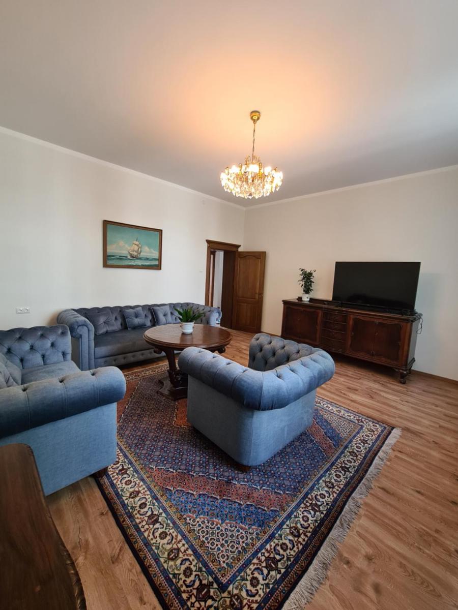 Old Town Cat Apartment - Housity