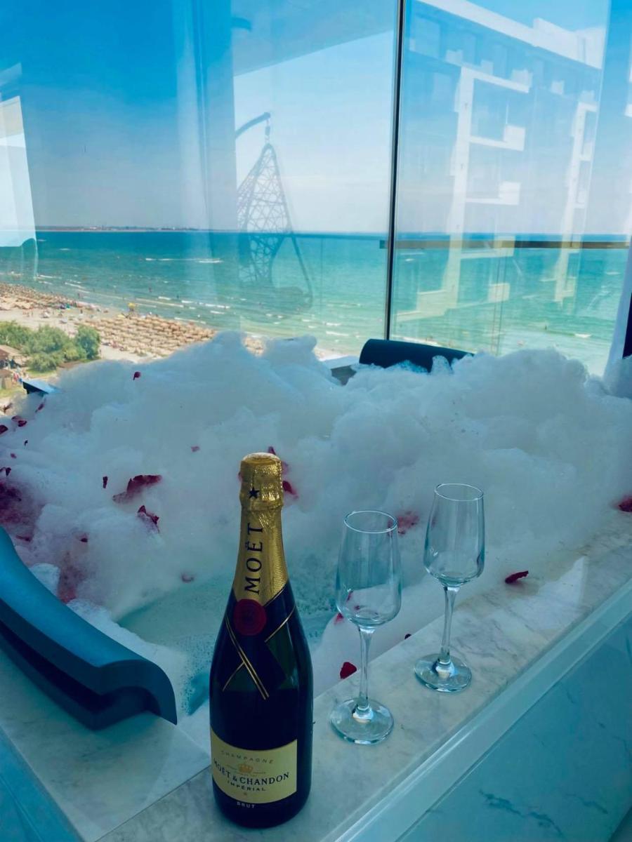 Luxury by the sea, Mamaia - Housity