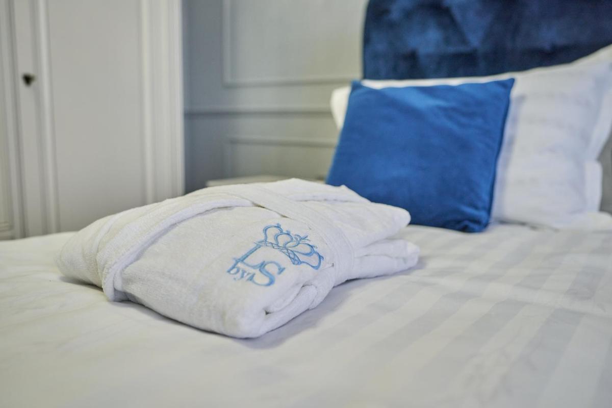 Luxury by the sea, Mamaia - Housity
