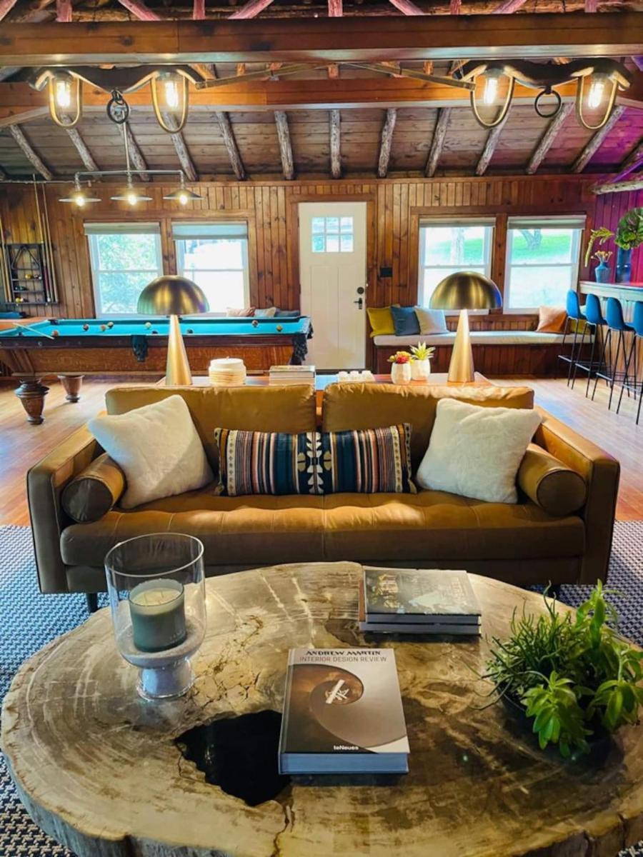 Peaceful Getaway Cottage on grounds of historic mid-century gem - Housity