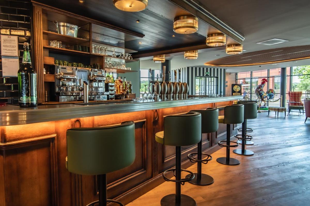 Salon ou bar de l'établissement ibis Styles Castelnaudary