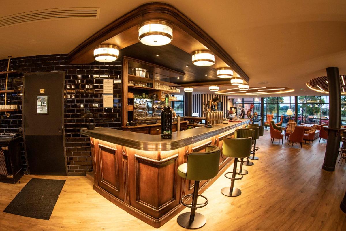 Salon ou bar de l'établissement ibis Styles Castelnaudary