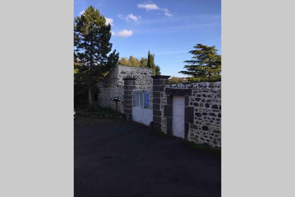 Maisonnette en pierre indépendante de 20 m2 - Housity