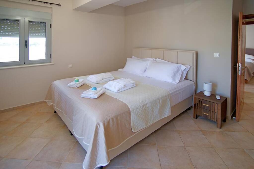 Royal Blu - Housity