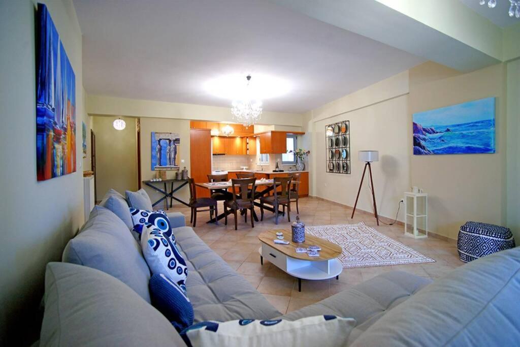 Royal Blu - Housity