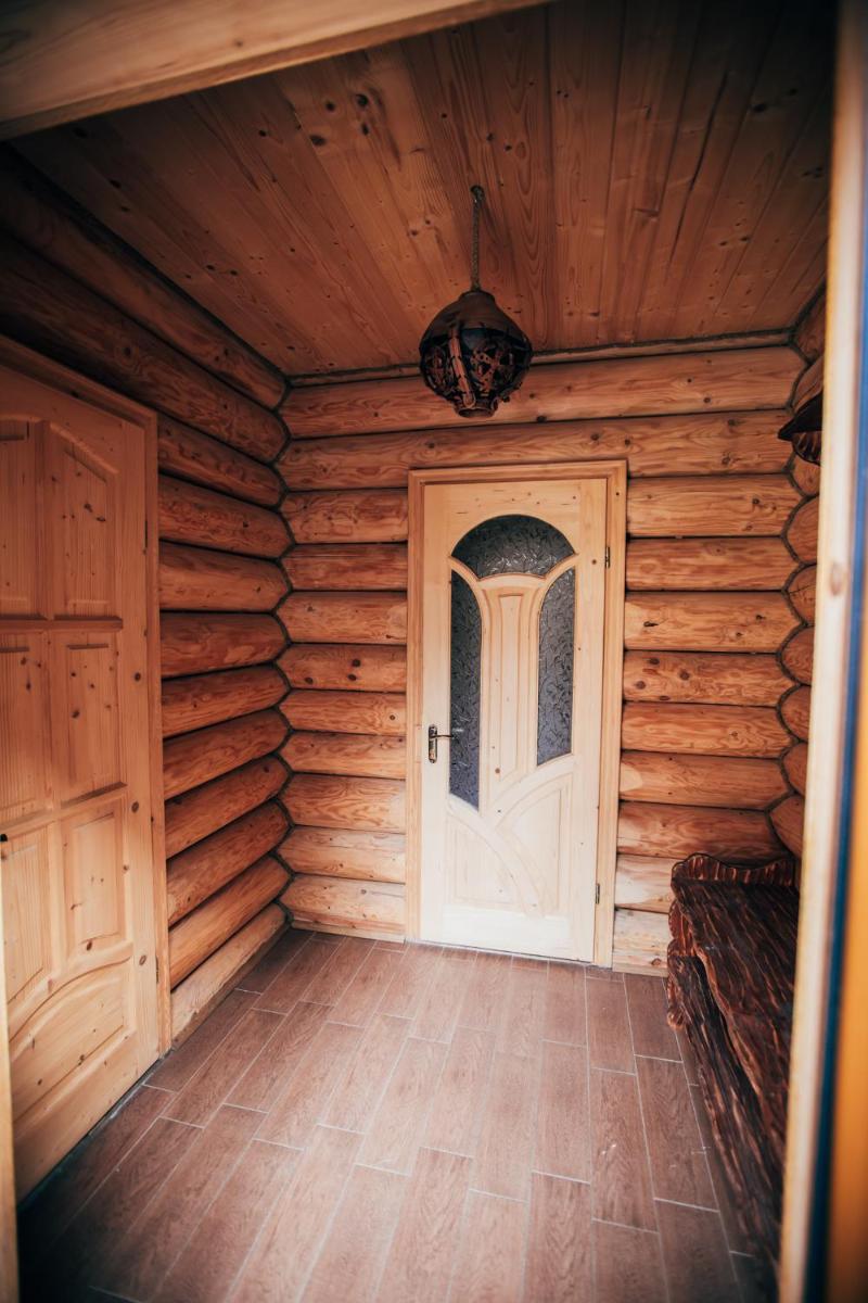 Гостинний двір Гуцулка - Housity