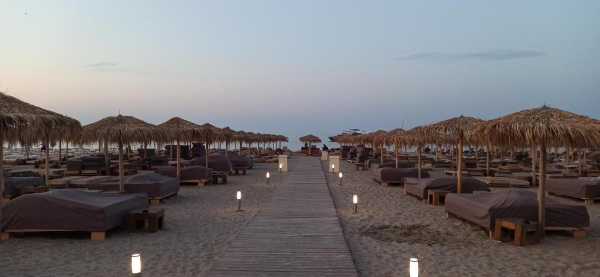 Garsoniere Victor Seaview Aer Conditionat primim Carduri Vacanta 150 m de plaja Reyna Beach - Housity
