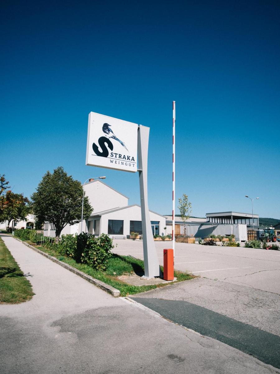 Weingut Straka - Housity