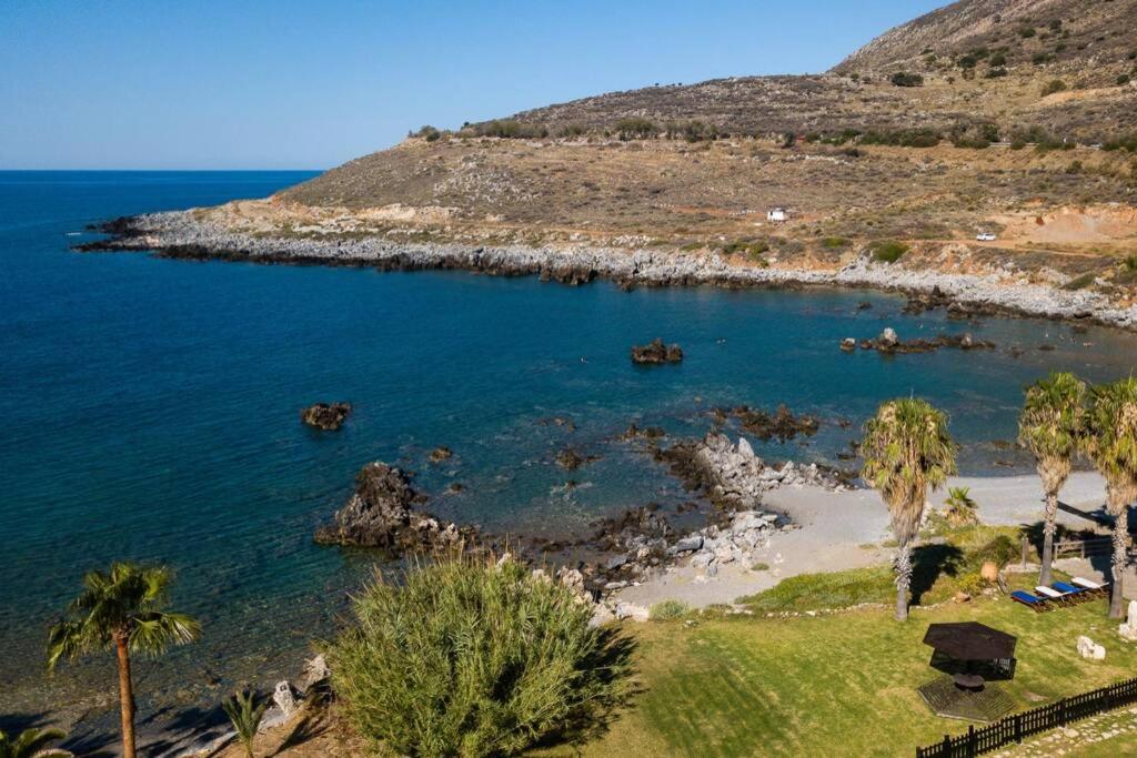 Villa Proto Helidoni - A cozy beachfront Villa - Housity