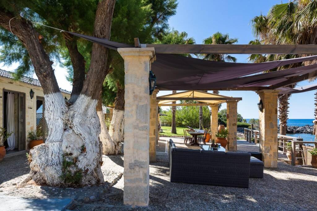 Villa Proto Helidoni - A cozy beachfront Villa - Housity