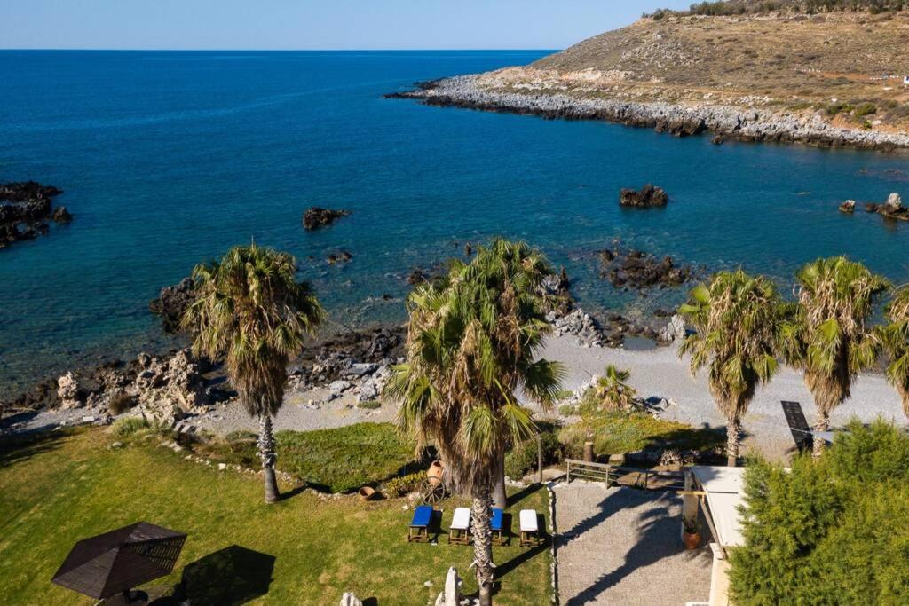 Villa Proto Helidoni - A cozy beachfront Villa - Housity