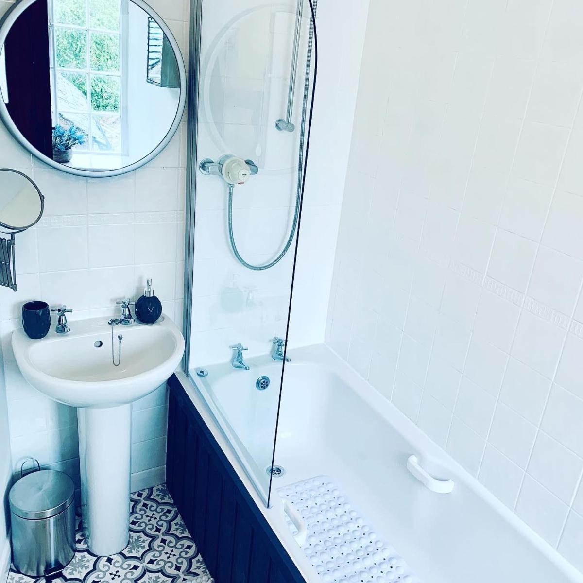 The Tenth House, Grade II Listed Georgian Town House, Wirksworth, Derbyshire, Peak District Cottage, Sleeps 4 - Housity