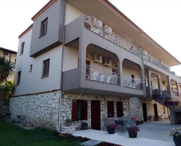 Christopher Apartments - Housity
