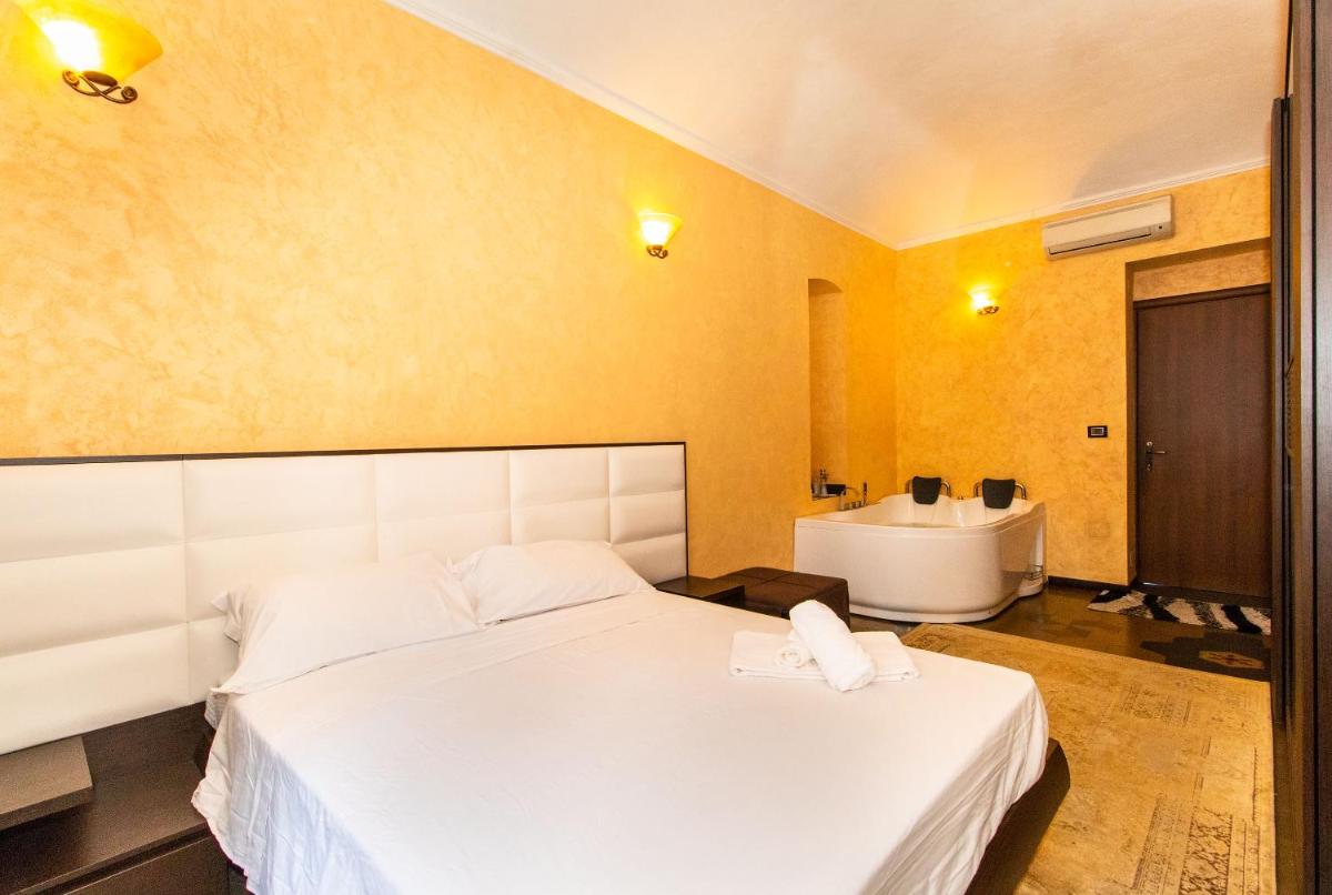 Borgo San Paolo Stylish Apt with Jacuzzi - Housity