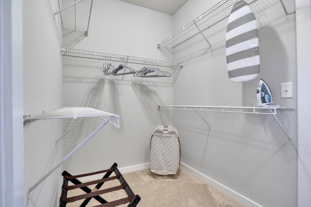 Private Apartment on Atlanta's Beautiful Beltline Trail- Includes Free Parking - Housity