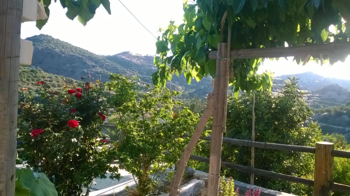 Comfortable Family House nearby Mirtos - Housity