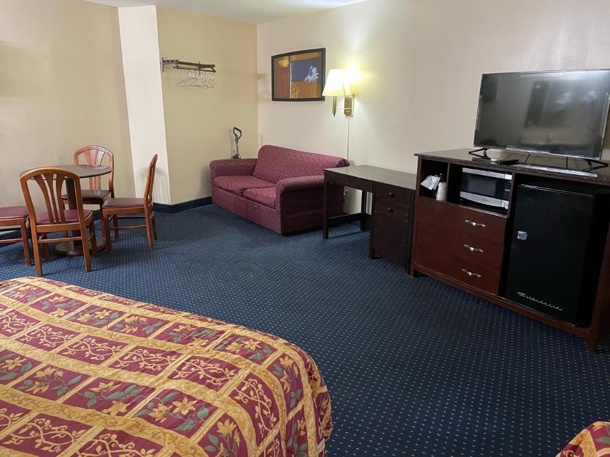 American Inn and Suites - Housity