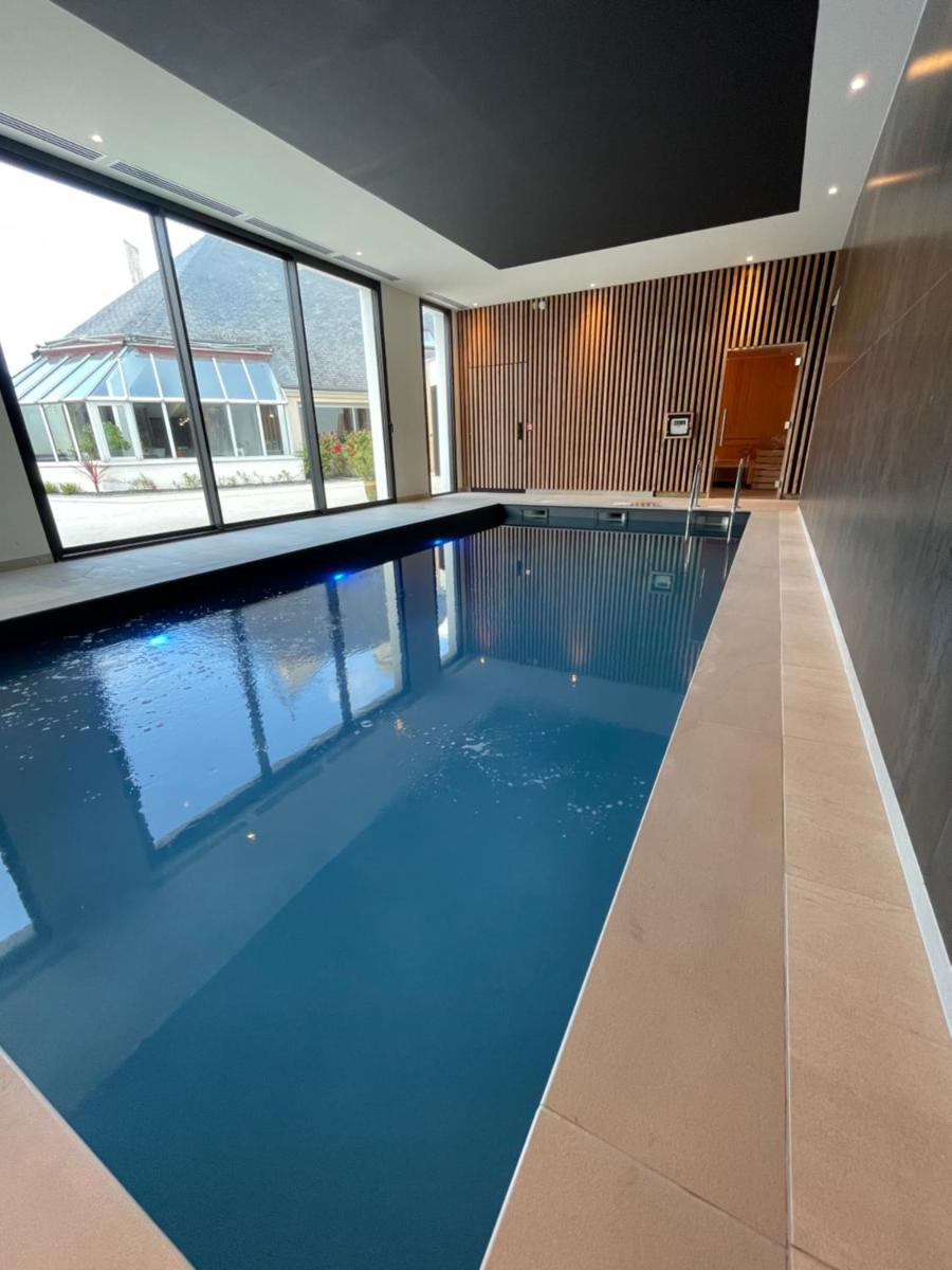 Piscine de l'établissement Best Western Armor Park Dinan et Spa ou située à proximité